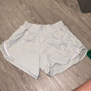 lululemon hotty hot 4in